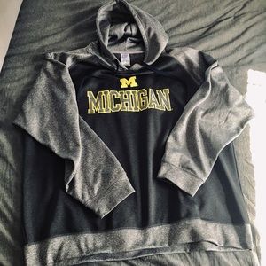 Michigan Wolverines XXL men’s hoodie.